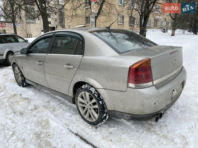 Сірий Опель Вектра, об'ємом двигуна 2.2 л та пробігом 255 тис. км за 2500 $, фото 1 на Automoto.ua