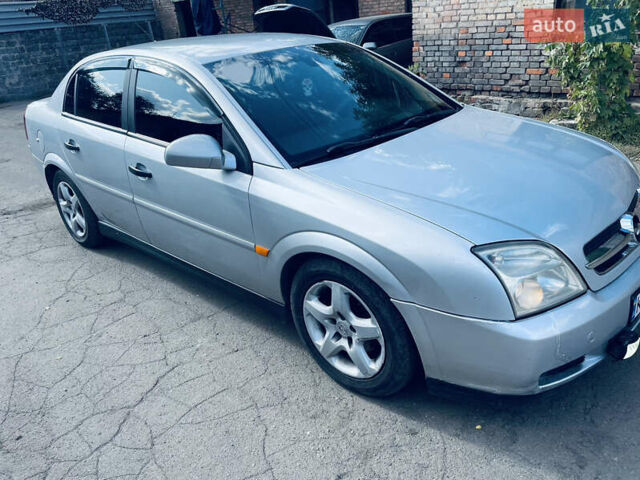 Серый Опель Вектра, объемом двигателя 2.2 л и пробегом 300 тыс. км за 3900 $, фото 1 на Automoto.ua