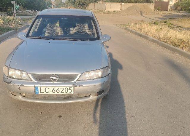 Сірий Опель Вектра, об'ємом двигуна 2 л та пробігом 2 тис. км за 951 $, фото 1 на Automoto.ua