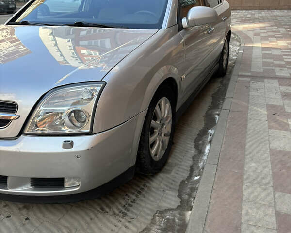 Серый Опель Вектра, объемом двигателя 2.2 л и пробегом 250 тыс. км за 4400 $, фото 1 на Automoto.ua