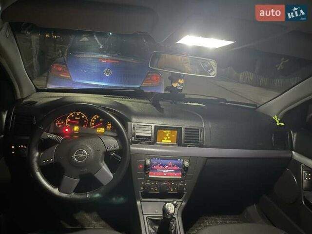 Серый Опель Вектра, объемом двигателя 2.17 л и пробегом 300 тыс. км за 3750 $, фото 1 на Automoto.ua