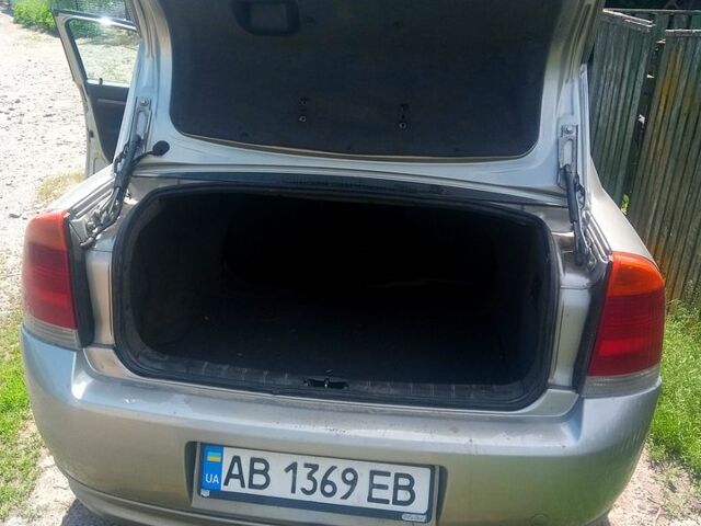 Сірий Опель Вектра, об'ємом двигуна 2 л та пробігом 300 тис. км за 3200 $, фото 1 на Automoto.ua