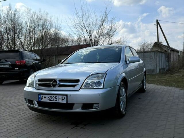 Серый Опель Вектра, объемом двигателя 2.2 л и пробегом 323 тыс. км за 4500 $, фото 1 на Automoto.ua
