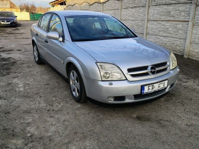 Серый Опель Вектра, объемом двигателя 2.2 л и пробегом 300 тыс. км за 2400 $, фото 1 на Automoto.ua