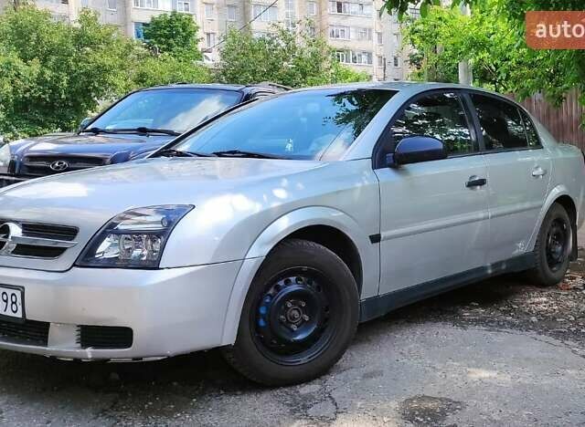 Серый Опель Вектра, объемом двигателя 2.2 л и пробегом 300 тыс. км за 944 $, фото 1 на Automoto.ua