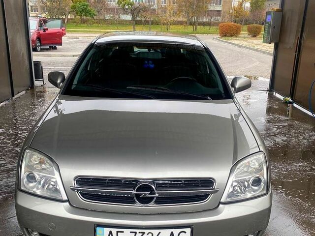 Сірий Опель Вектра, об'ємом двигуна 1.8 л та пробігом 245 тис. км за 3900 $, фото 1 на Automoto.ua