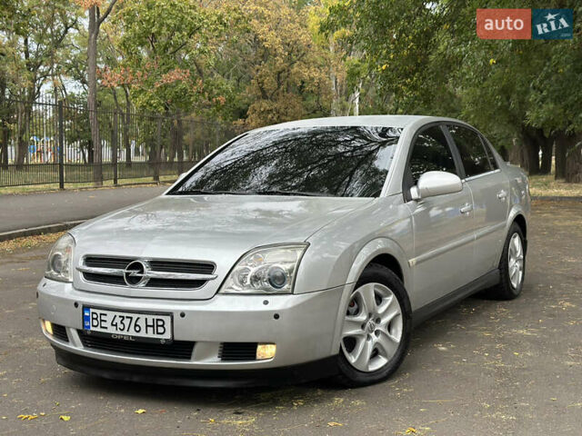 Серый Опель Вектра, объемом двигателя 3.2 л и пробегом 305 тыс. км за 3999 $, фото 1 на Automoto.ua
