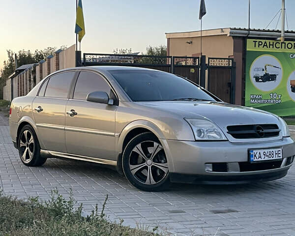 Сірий Опель Вектра, об'ємом двигуна 3.2 л та пробігом 250 тис. км за 3000 $, фото 1 на Automoto.ua