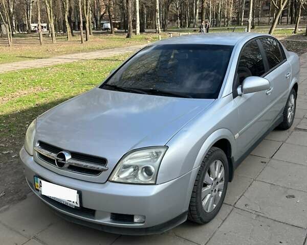 Серый Опель Вектра, объемом двигателя 2.2 л и пробегом 275 тыс. км за 4000 $, фото 1 на Automoto.ua