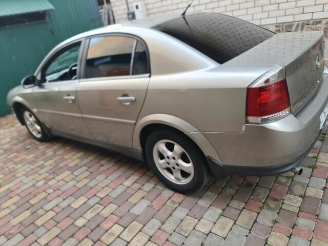 Сірий Опель Вектра, об'ємом двигуна 2 л та пробігом 300 тис. км за 2500 $, фото 1 на Automoto.ua