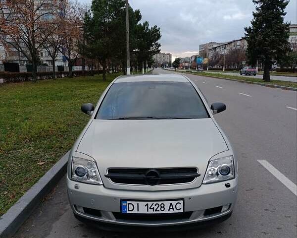 Серый Опель Вектра, объемом двигателя 2.2 л и пробегом 330 тыс. км за 4000 $, фото 1 на Automoto.ua