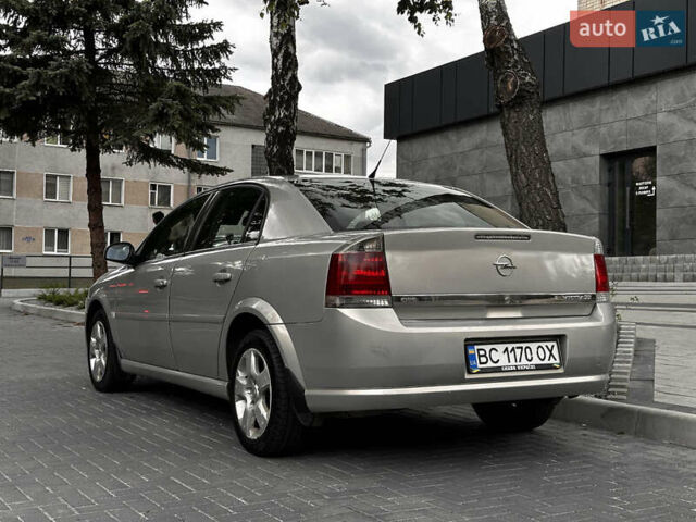 Серый Опель Вектра, объемом двигателя 2.2 л и пробегом 318 тыс. км за 3850 $, фото 1 на Automoto.ua