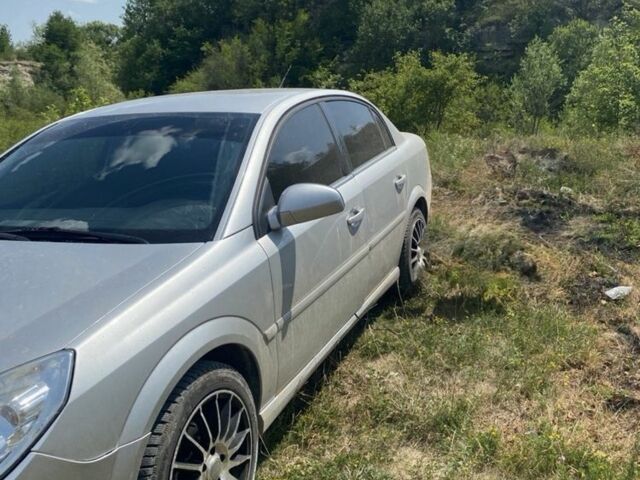 Серый Опель Вектра, объемом двигателя 2.2 л и пробегом 237 тыс. км за 4000 $, фото 1 на Automoto.ua