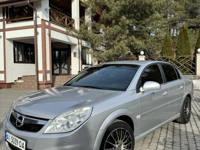 Серый Опель Вектра, объемом двигателя 2.2 л и пробегом 249 тыс. км за 3950 $, фото 1 на Automoto.ua