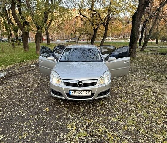 Серый Опель Вектра, объемом двигателя 2.2 л и пробегом 165 тыс. км за 4900 $, фото 1 на Automoto.ua