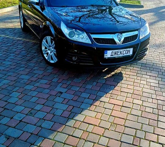 Серый Опель Вектра, объемом двигателя 2.8 л и пробегом 205 тыс. км за 5700 $, фото 1 на Automoto.ua