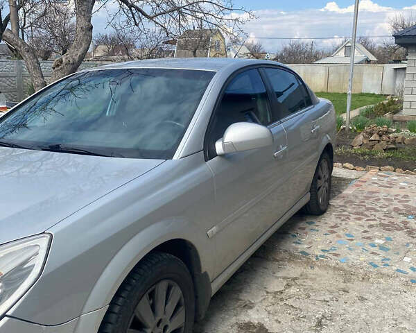 Серый Опель Вектра, объемом двигателя 2.2 л и пробегом 290 тыс. км за 5600 $, фото 1 на Automoto.ua