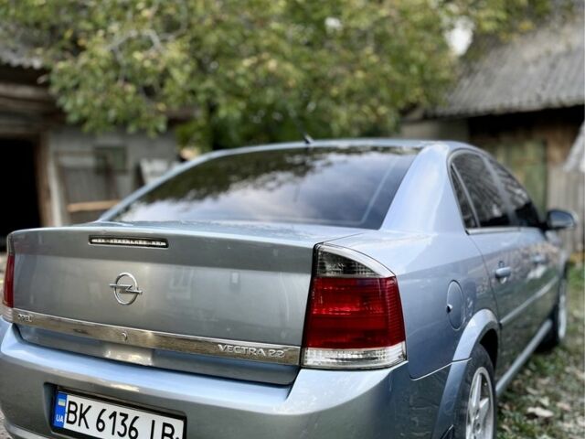 Серый Опель Вектра, объемом двигателя 2.2 л и пробегом 253 тыс. км за 4500 $, фото 1 на Automoto.ua