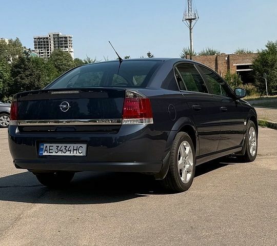 Сірий Опель Вектра, об'ємом двигуна 2.2 л та пробігом 46 тис. км за 10000 $, фото 1 на Automoto.ua