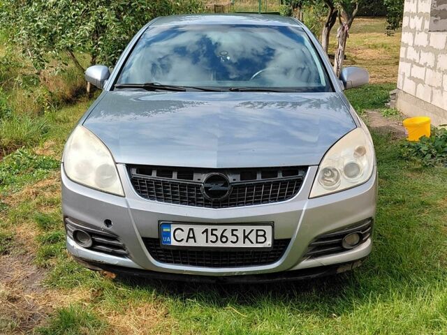 Серый Опель Вектра, объемом двигателя 2.2 л и пробегом 294 тыс. км за 4500 $, фото 1 на Automoto.ua
