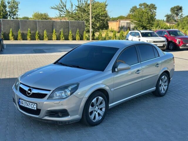Сірий Опель Вектра, об'ємом двигуна 2.2 л та пробігом 200 тис. км за 5800 $, фото 1 на Automoto.ua
