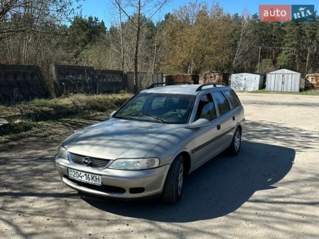 Сірий Опель Вектра, об'ємом двигуна 2 л та пробігом 500 тис. км за 2500 $, фото 1 на Automoto.ua