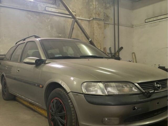 Серый Опель Вектра, объемом двигателя 2.2 л и пробегом 300 тыс. км за 999 $, фото 1 на Automoto.ua
