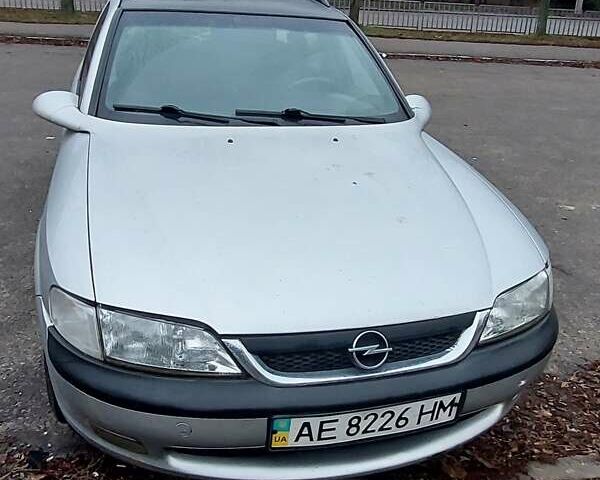 Серый Опель Вектра, объемом двигателя 2 л и пробегом 436 тыс. км за 2800 $, фото 1 на Automoto.ua