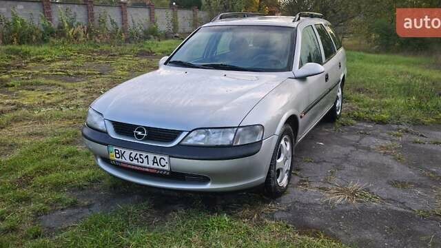 Серый Опель Вектра, объемом двигателя 1.6 л и пробегом 275 тыс. км за 2600 $, фото 1 на Automoto.ua