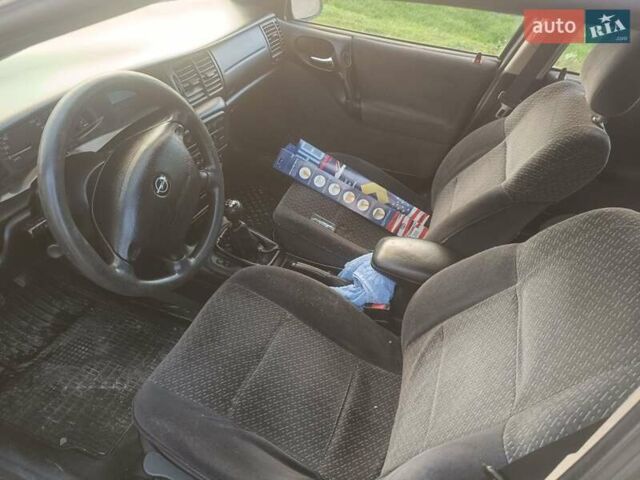 Серый Опель Вектра, объемом двигателя 2 л и пробегом 274 тыс. км за 1400 $, фото 1 на Automoto.ua