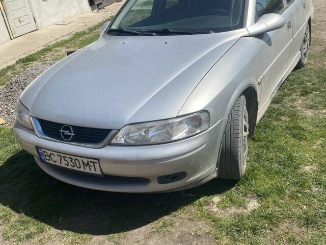 Серый Опель Вектра, объемом двигателя 2 л и пробегом 387 тыс. км за 2000 $, фото 1 на Automoto.ua