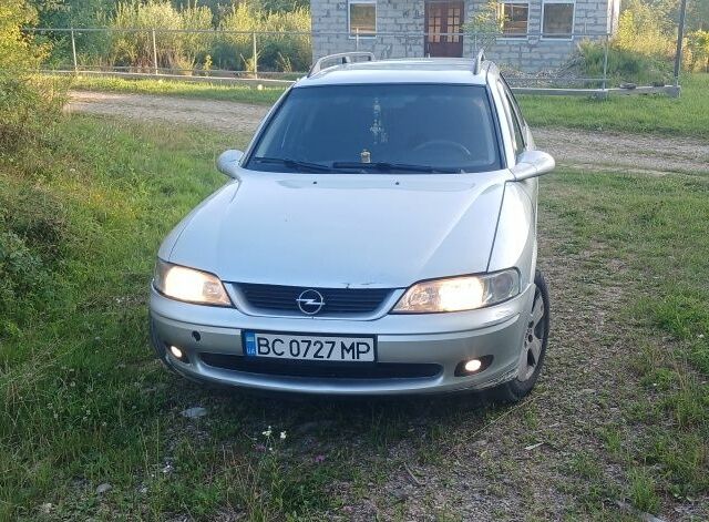 Сірий Опель Вектра, об'ємом двигуна 2 л та пробігом 300 тис. км за 1993 $, фото 1 на Automoto.ua