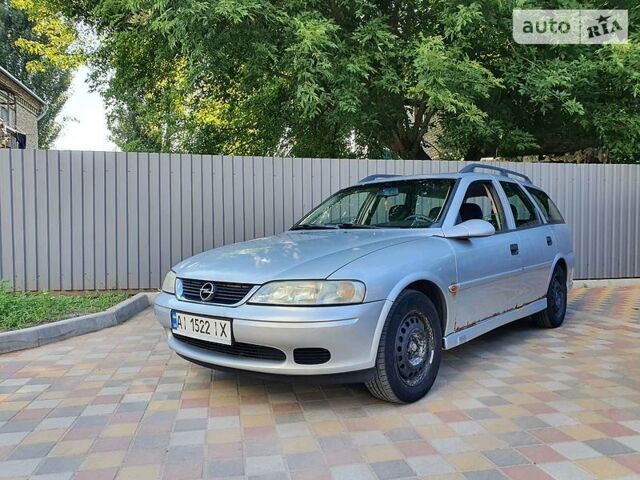 Серый Опель Вектра, объемом двигателя 2 л и пробегом 318 тыс. км за 2150 $, фото 1 на Automoto.ua