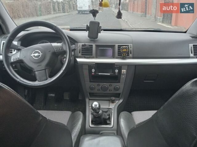 Серый Опель Вектра, объемом двигателя 2.2 л и пробегом 415 тыс. км за 3600 $, фото 1 на Automoto.ua