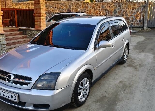 Серый Опель Вектра, объемом двигателя 2.2 л и пробегом 300 тыс. км за 3500 $, фото 1 на Automoto.ua