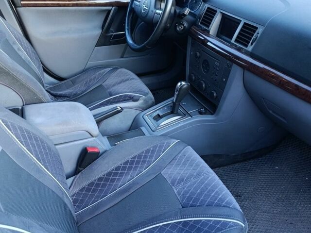 Серый Опель Вектра, объемом двигателя 2.2 л и пробегом 223 тыс. км за 3500 $, фото 1 на Automoto.ua