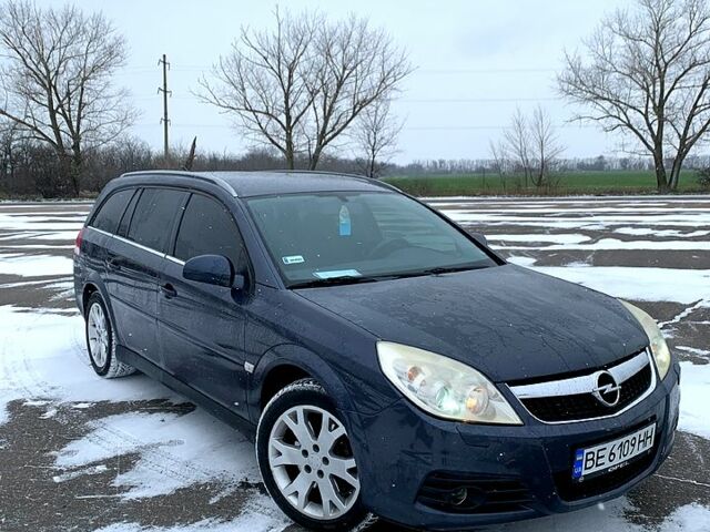 Серый Опель Вектра, объемом двигателя 2.8 л и пробегом 303 тыс. км за 5890 $, фото 1 на Automoto.ua