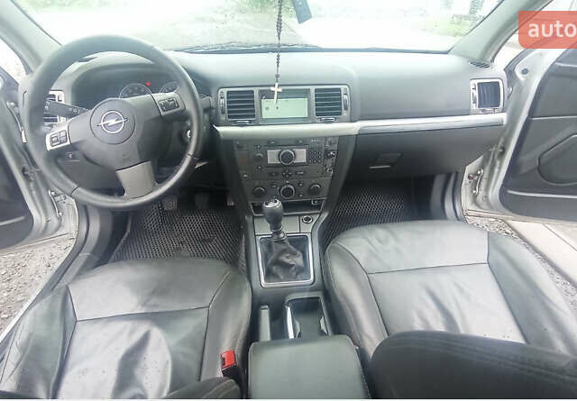 Сірий Опель Вектра, об'ємом двигуна 1.8 л та пробігом 350 тис. км за 3500 $, фото 1 на Automoto.ua