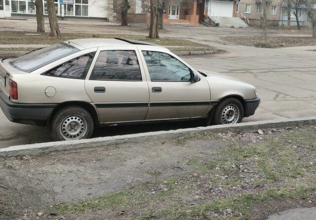 Серый Опель Вектра, объемом двигателя 1.8 л и пробегом 280 тыс. км за 1069 $, фото 1 на Automoto.ua