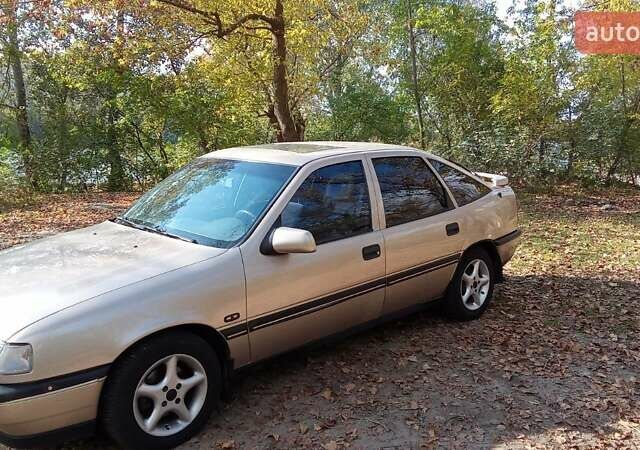 Серый Опель Вектра, объемом двигателя 1.8 л и пробегом 357 тыс. км за 2200 $, фото 1 на Automoto.ua