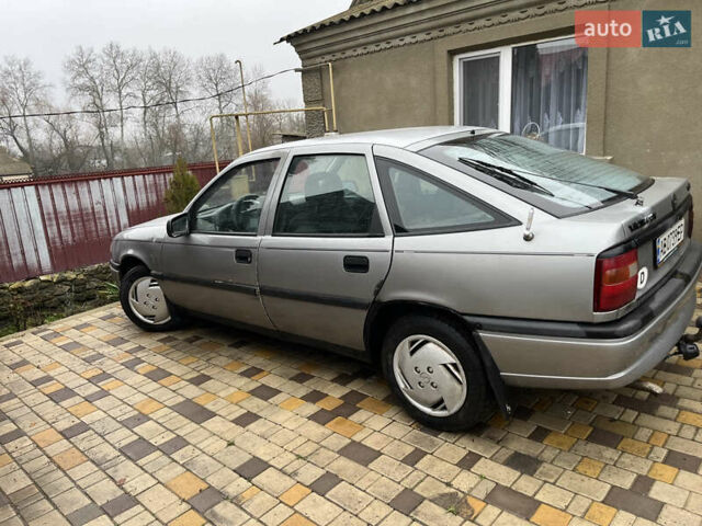 Серый Опель Вектра, объемом двигателя 1.79 л и пробегом 200 тыс. км за 1300 $, фото 1 на Automoto.ua