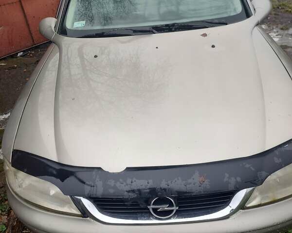 Сірий Опель Вектра, об'ємом двигуна 1.8 л та пробігом 300 тис. км за 1900 $, фото 1 на Automoto.ua