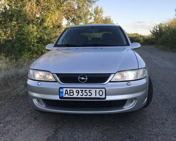 Серый Опель Вектра, объемом двигателя 1.8 л и пробегом 267 тыс. км за 3400 $, фото 1 на Automoto.ua
