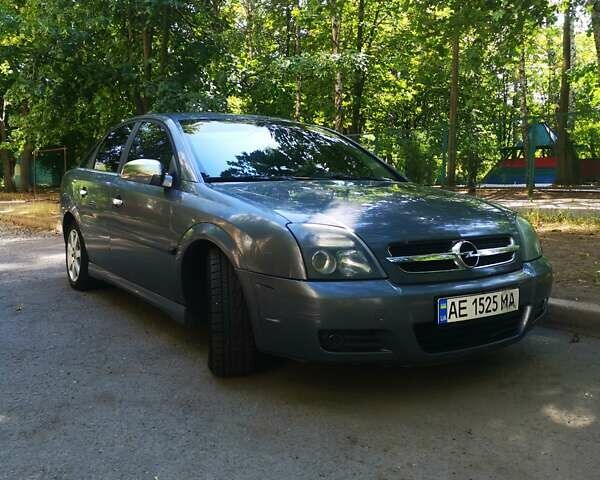 Серый Опель Вектра, объемом двигателя 2.2 л и пробегом 352 тыс. км за 5000 $, фото 1 на Automoto.ua