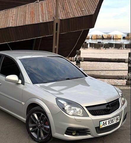 Серый Опель Вектра, объемом двигателя 2.2 л и пробегом 250 тыс. км за 7200 $, фото 1 на Automoto.ua