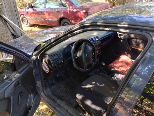 Синий Опель Вектра, объемом двигателя 0 л и пробегом 200 тыс. км за 500 $, фото 1 на Automoto.ua