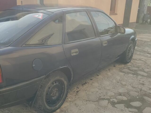 Синий Опель Вектра, объемом двигателя 1.6 л и пробегом 100 тыс. км за 599 $, фото 1 на Automoto.ua