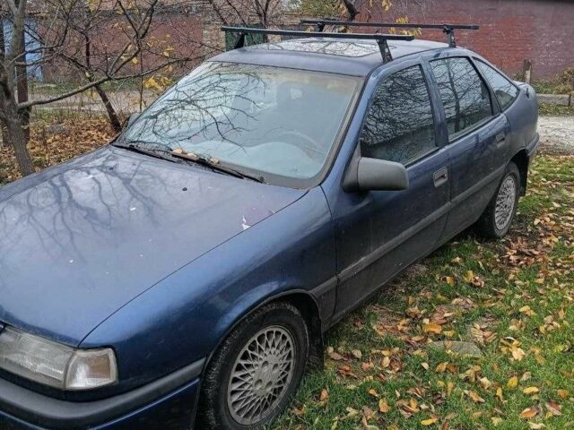 Синій Опель Вектра, об'ємом двигуна 1.5 л та пробігом 300 тис. км за 1400 $, фото 1 на Automoto.ua