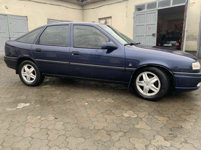 Синий Опель Вектра, объемом двигателя 2 л и пробегом 336 тыс. км за 1100 $, фото 1 на Automoto.ua