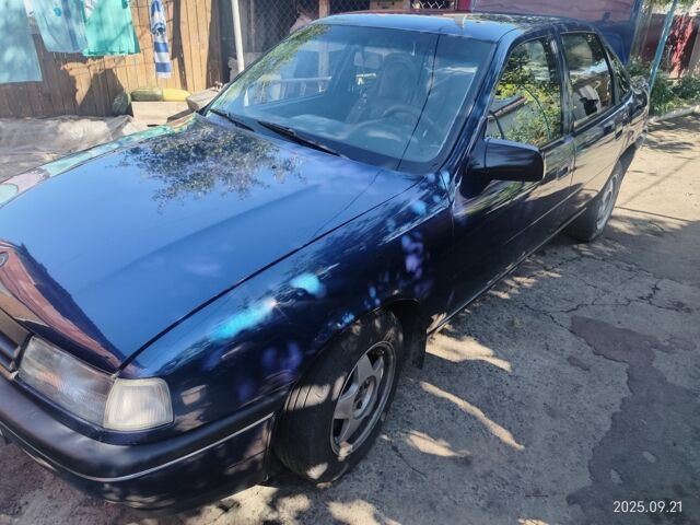 Синий Опель Вектра, объемом двигателя 1.6 л и пробегом 350 тыс. км за 2000 $, фото 1 на Automoto.ua